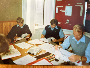 holars-fyller-50-ar-1976-2026 bildsamling. Bild 3